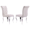 Chaises tapissées de velours avec dossier capitonné orné de cristaux et pieds cabriolets en métal miroir.