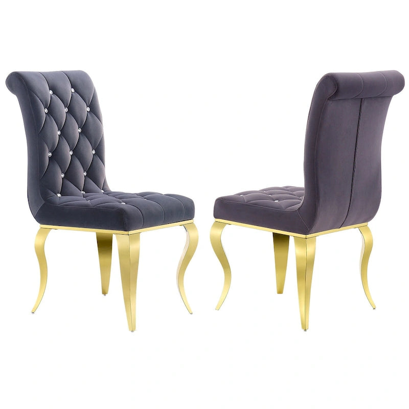 Chaises tapissées de velours avec dossier capitonné orné de cristaux et pieds cabriolets en métal miroir.