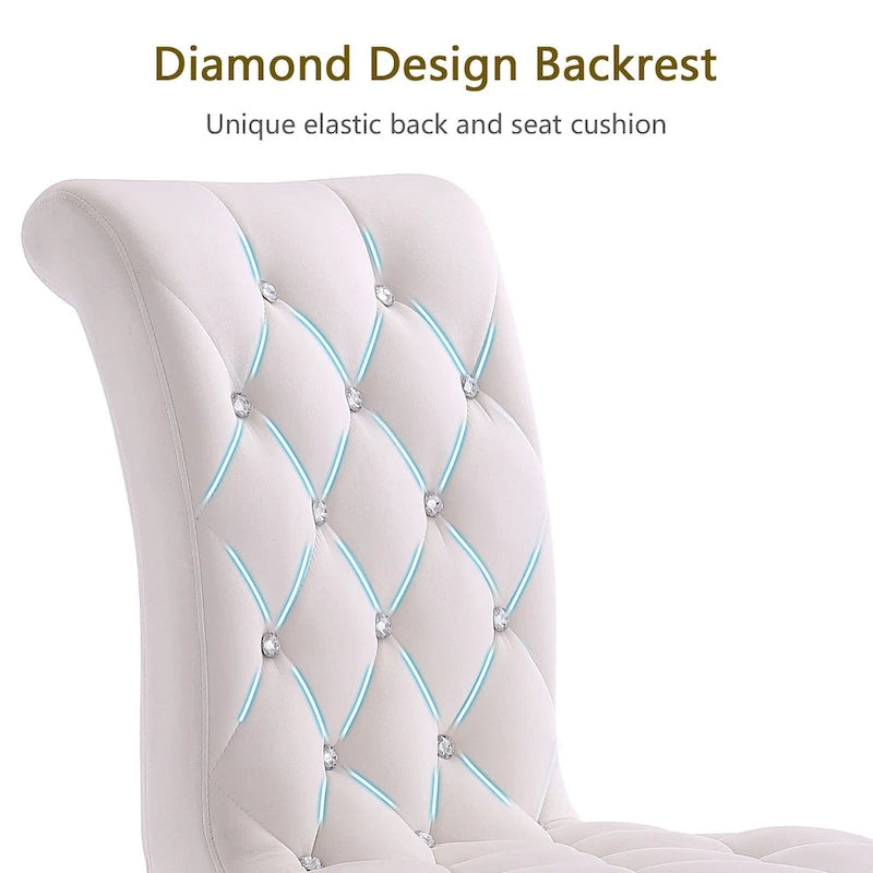Chaises tapissées de velours avec dossier capitonné orné de cristaux et pieds cabriolets en métal miroir.