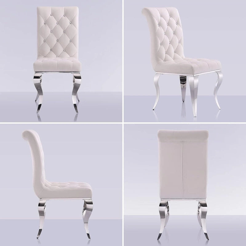 Chaises tapissées de velours avec dossier capitonné orné de cristaux et pieds cabriolets en métal miroir.