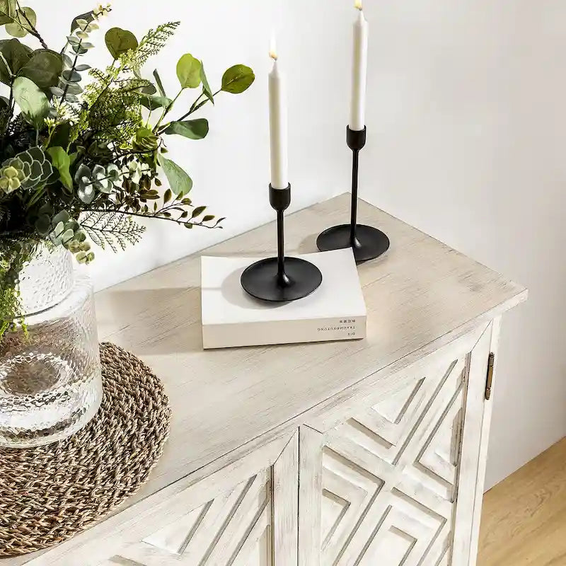 Buffet de rangement traditionnel vieilli avec étagères réglables