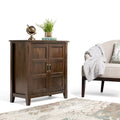Meuble bas de rangement en bois massif de 76 cm de large de style transitionnel